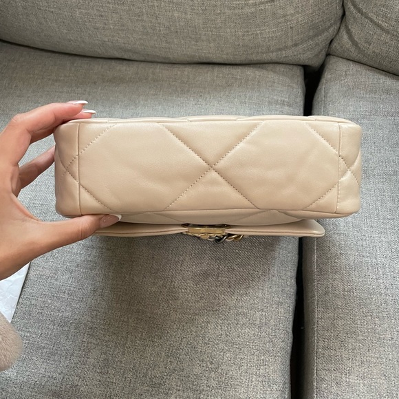 SOLD Chanel 19 21k beige - Picture 7 of 9
